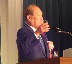 全国社会福祉協議会会長の斎藤さまのご発声でかんぱい！！