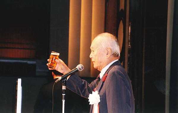 斎藤会長のご発声で乾杯