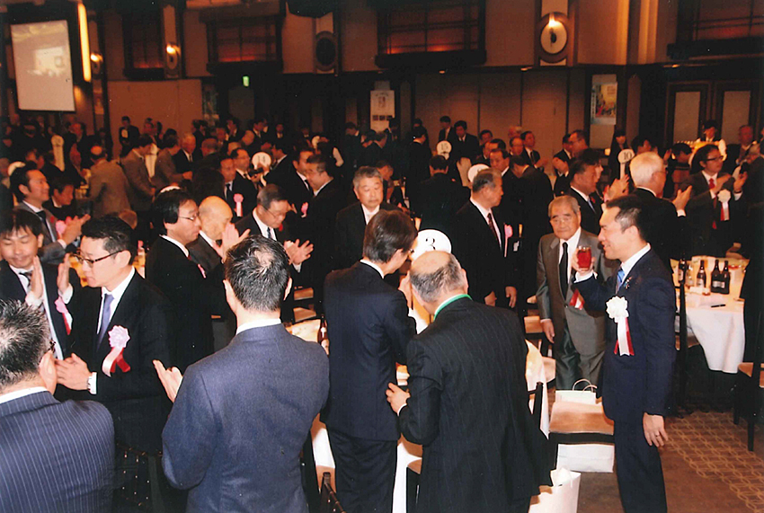 多くの参加者で賑わう会場の様子